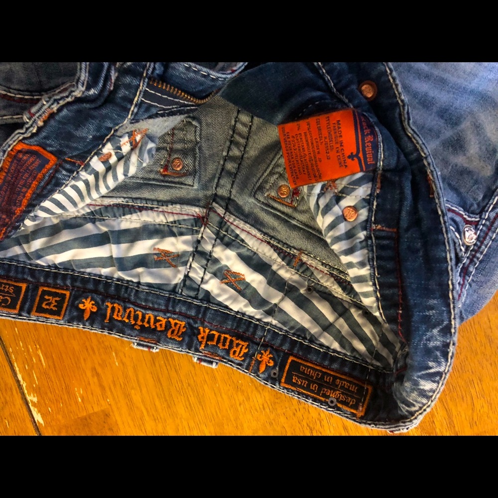 Authentic “Rock Revival “ mens 32 straight leg jeans.